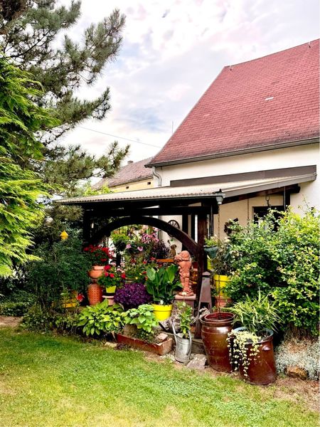 Vielseitiges Bauerngut mit Werkstatt, Garagen und großem Garten – Wohnen, Arbeiten und Verwirklichen